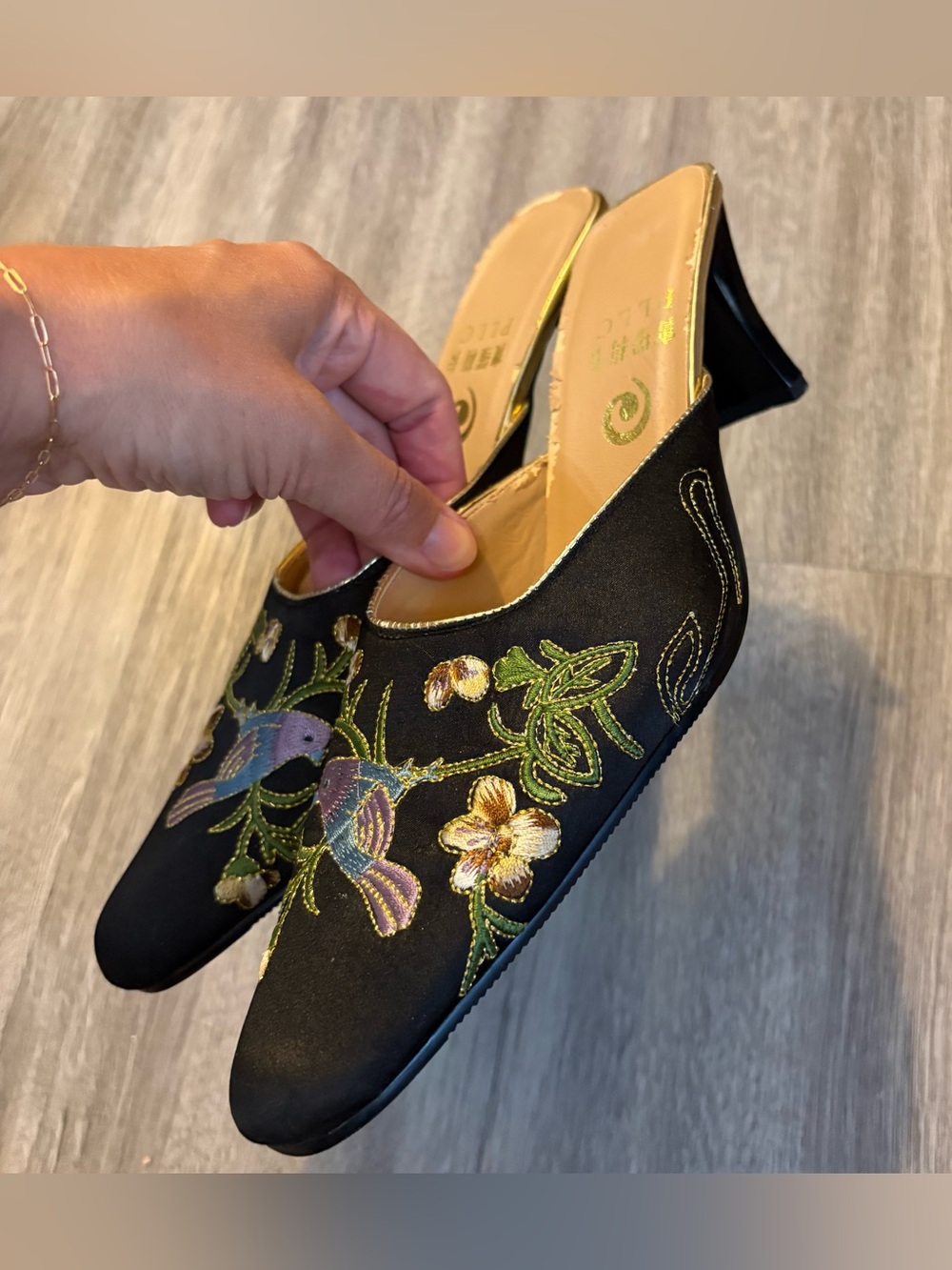 Embroidered Bird Floral Mule Size 8